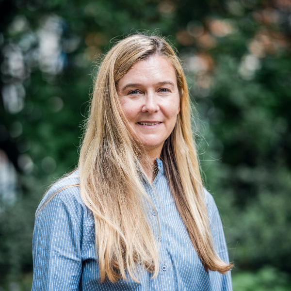 Portrait picture of Liz Moorse